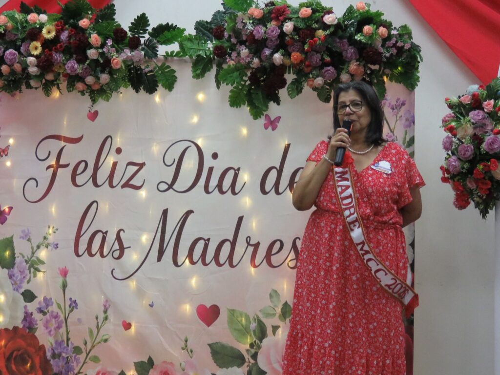 Martha Belinda Núñez recibe homenaje y es nombrada Madre Cursillista 2026